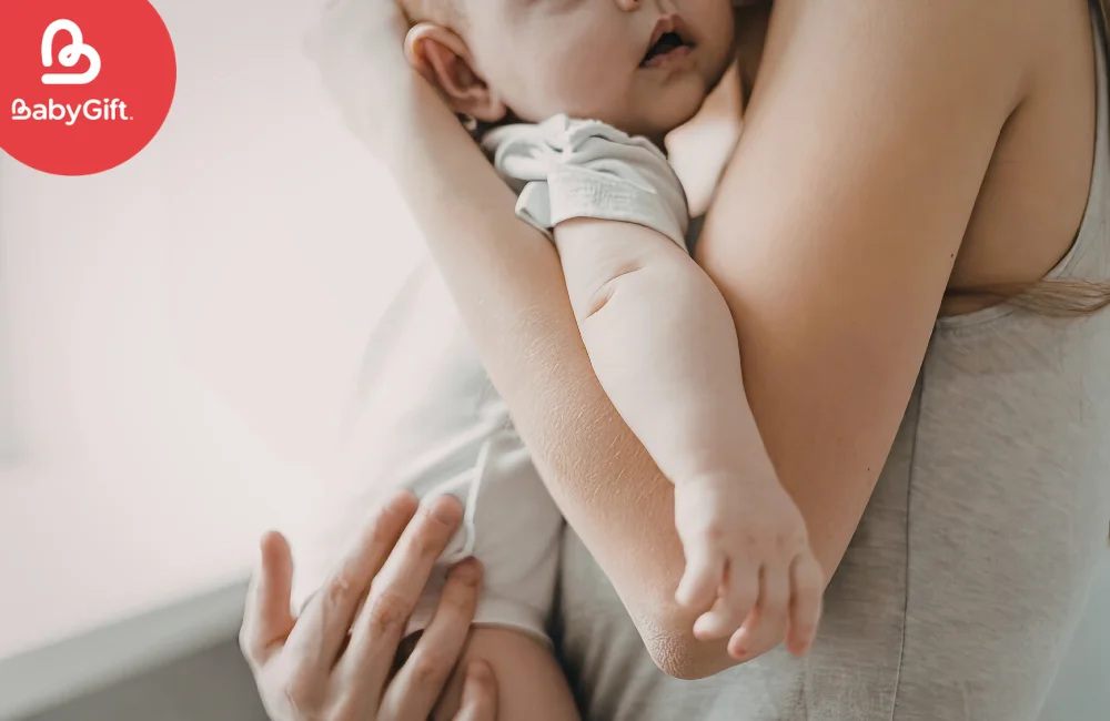 ท่าอุ้มทารกที่ถูกต้อง คู่มือพ่อแม่มือใหม่เพื่อลูกรัก